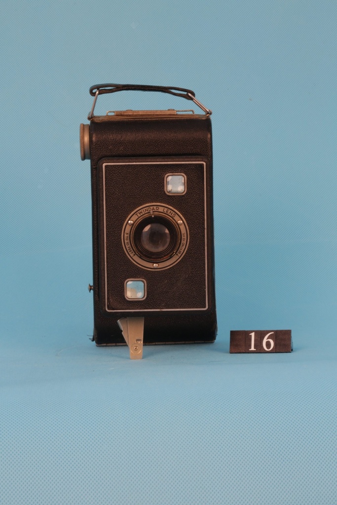 kodak jiffy six-20 Series II folding camera with Twindar Lens was made between 1937 and 1942