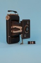 kodak jiffy six-20 Series II folding camera with Twindar Lens was made between 1937 and 1942