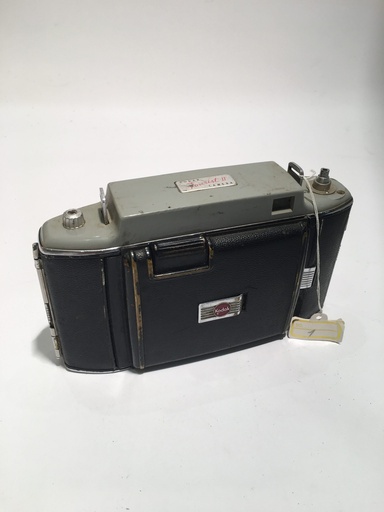 كاميرا Kodak Tourist II القديمة القابلة للطي عام 1951